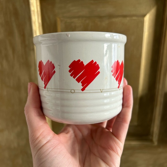 Vintage Valentine’s planter - Picture 1 of 3